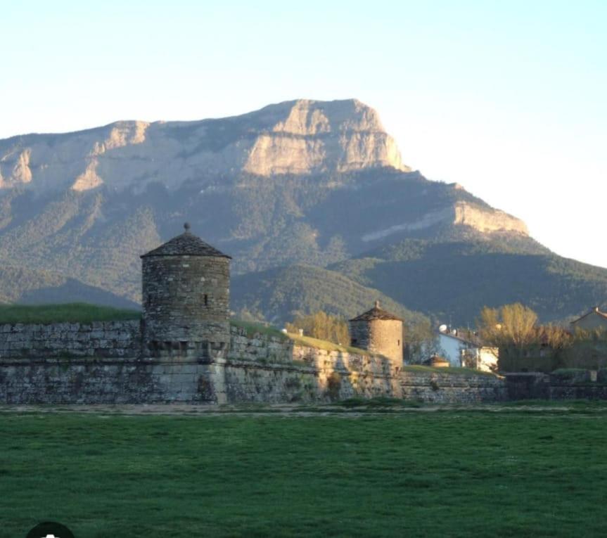 Tilero, Parking Incluido Jaca
